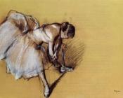 埃德加 德加 : Dancer Adjusting Her Slipper